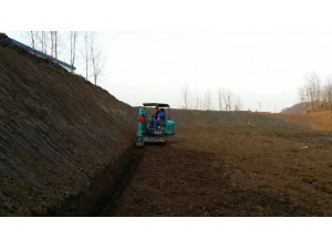 挖溝可是微型挖掘機(jī)的強(qiáng)項(xiàng)