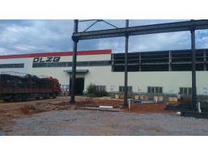 挖掘機再發(fā)一車 新廠房建設(shè)順利