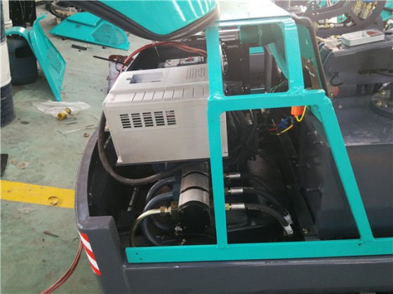 德力15-9小型鉤機，農(nóng)田果園專用