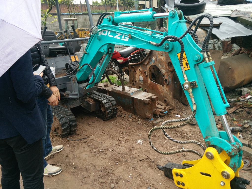 小挖機(jī),小勾機(jī) 小挖機(jī),小勾機(jī)