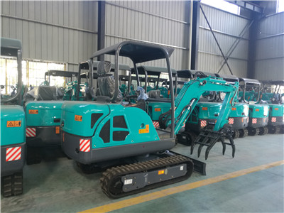 關鍵詞:小型挖掘機、小挖機、無尾挖掘機-德力--中國微型挖掘機十大品牌 關鍵詞:小型挖掘機、小挖機、無尾挖掘機-德力--中國微型挖掘機十大品牌
